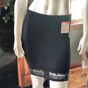 New with tag SPANX LUXE &LEAN HALF SLIP Very Black